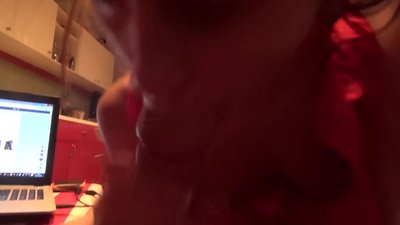 סטשאָאָלגירל סאַקס איר ברודער ס פּאָץ בשעת קיין איינער ס היים